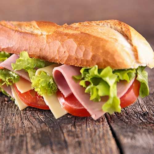 Sandwich ou panini ou quiche  + dessert  + canette 33 cl